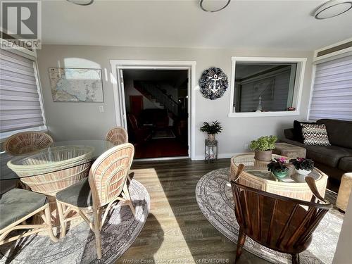 511 Oxley Beach, Harrow, ON - Indoor Photo Showing Living Room