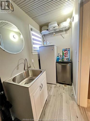 511 Oxley Beach, Harrow, ON - Indoor Photo Showing Laundry Room
