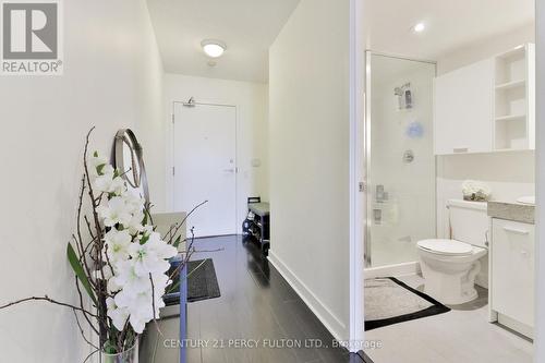 905 - 33 Singer Court, Toronto, ON - Indoor Photo Showing Bathroom