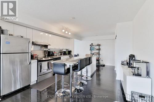 905 - 33 Singer Court, Toronto, ON - Indoor Photo Showing Kitchen