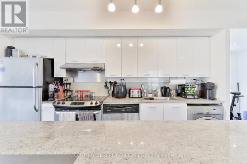 905 - 33 Singer Court, Toronto, ON - Indoor Photo Showing Kitchen