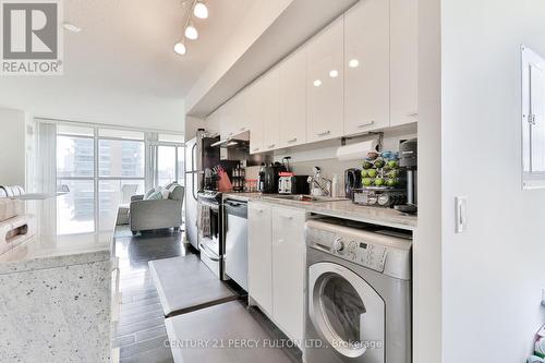 905 - 33 Singer Court, Toronto, ON - Indoor Photo Showing Laundry Room