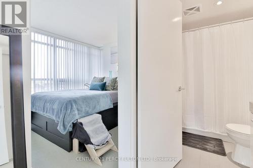 905 - 33 Singer Court, Toronto, ON - Indoor Photo Showing Bathroom