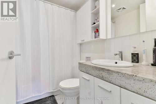 905 - 33 Singer Court, Toronto, ON - Indoor Photo Showing Bathroom