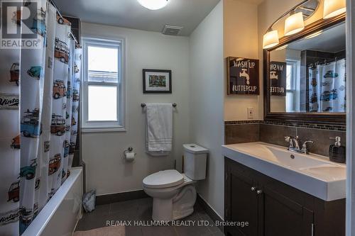 18 Pape Avenue, Toronto, ON - Indoor Photo Showing Bathroom