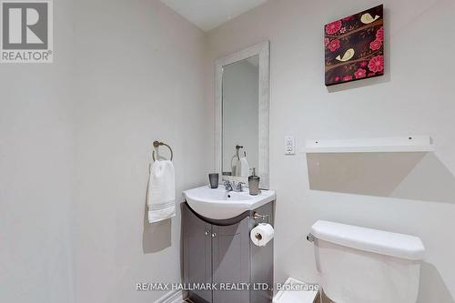 224 Hibiscus Crt, Newmarket, ON - Indoor Photo Showing Bathroom