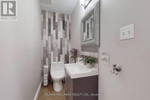 224 Hibiscus Crt, Newmarket, ON - Indoor Photo Showing Bathroom