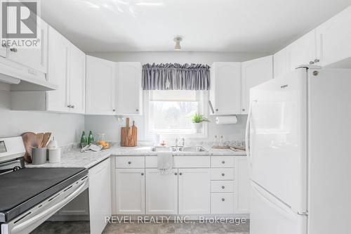 134 Victoria Avenue N, Kawartha Lakes, ON - Indoor Photo Showing Kitchen