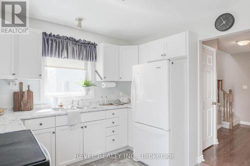 134 Victoria Avenue N, Kawartha Lakes, ON - Indoor Photo Showing Kitchen
