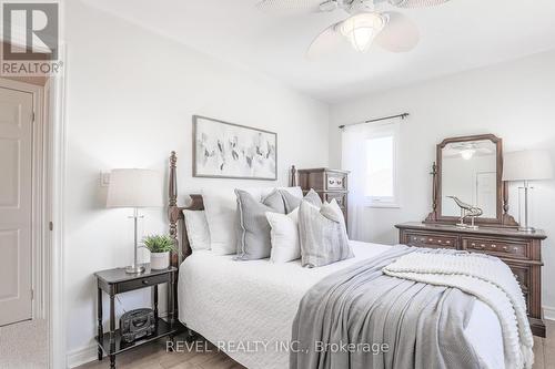 134 Victoria Avenue N, Kawartha Lakes, ON - Indoor Photo Showing Bedroom