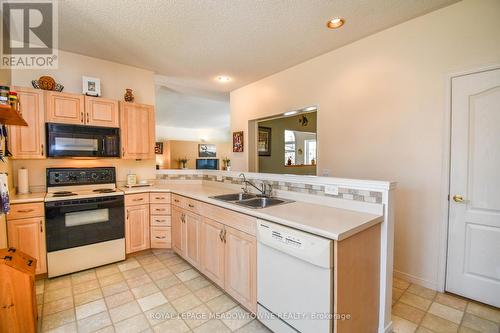 4 Beechwood Cres, Oro-Medonte, ON - Indoor Photo Showing Kitchen With Double Sink