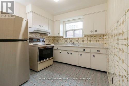 55 Marlington Cres, Toronto, ON - Indoor Photo Showing Kitchen