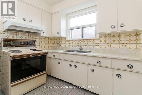 55 Marlington Cres, Toronto, ON - Indoor Photo Showing Kitchen With Double Sink