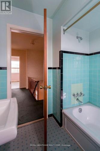 55 Marlington Cres, Toronto, ON - Indoor Photo Showing Bathroom