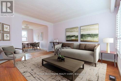 55 Marlington Cres, Toronto, ON - Indoor Photo Showing Living Room