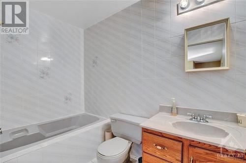 113 Huntley Manor Drive, Carp, ON - Indoor Photo Showing Bathroom