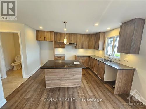 752 Walton Street, Cornwall (717 - Cornwall), ON - Indoor Photo Showing Kitchen With Double Sink