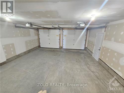 752 Walton Street, Cornwall (717 - Cornwall), ON - Indoor Photo Showing Garage