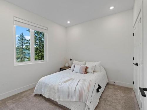 460 Shuswap Chase Cr Rd, Chase, BC - Indoor Photo Showing Bedroom