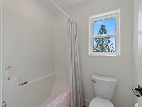 460 Shuswap Chase Cr Rd, Chase, BC - Indoor Photo Showing Bathroom