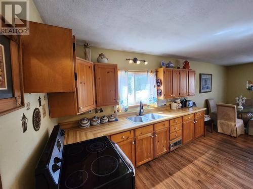 67 Pine St, Hawk Junction, ON - Indoor Photo Showing Kitchen With Double Sink