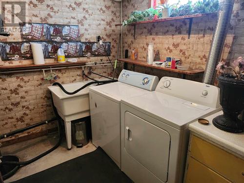67 Pine St, Hawk Junction, ON - Indoor Photo Showing Laundry Room