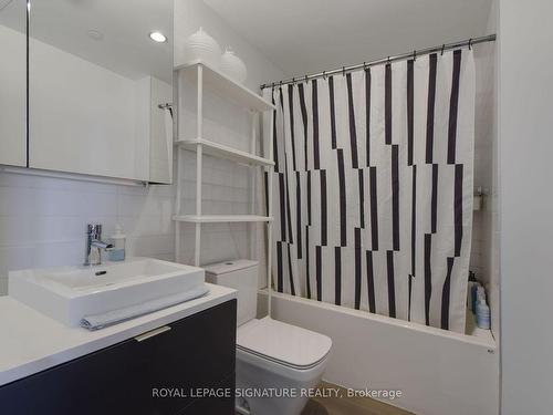 1306-170 Bayview Ave, Toronto, ON - Indoor Photo Showing Bathroom