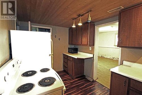 197 Bayview Drive, Port Clements, BC - Indoor Photo Showing Kitchen