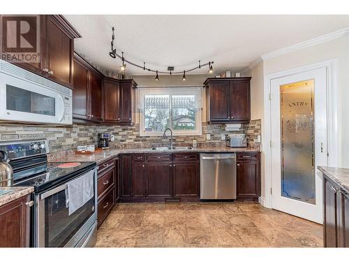 3565 Dunkley Drive, Armstrong, BC - Indoor Photo Showing Kitchen With Double Sink