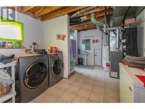 3565 Dunkley Drive, Armstrong, BC - Indoor Photo Showing Laundry Room