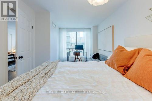 1102 - 40 Scollard Street, Toronto, ON - Indoor Photo Showing Bedroom