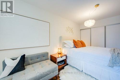 1102 - 40 Scollard Street, Toronto, ON - Indoor Photo Showing Bedroom