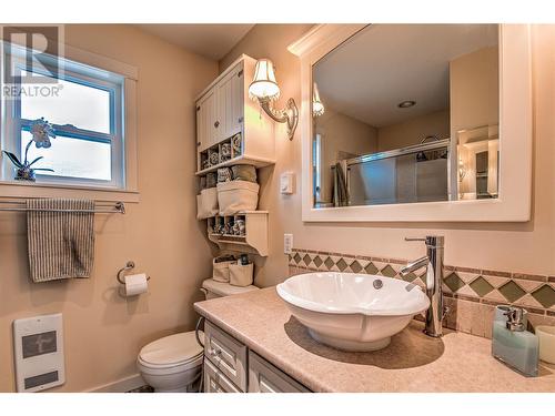 28 Lakeshore Drive, Vernon, BC - Indoor Photo Showing Bathroom