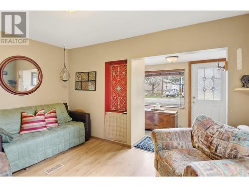 1419 Third Street W, Revelstoke, BC - Indoor Photo Showing Living Room