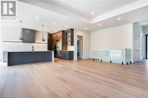 Entertainers dream - 147 Blue Jay Crescent, Grey Highlands, ON - Indoor Photo Showing Kitchen