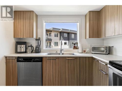 883 Academy Way Unit# 312, Kelowna, BC - Indoor Photo Showing Kitchen With Double Sink