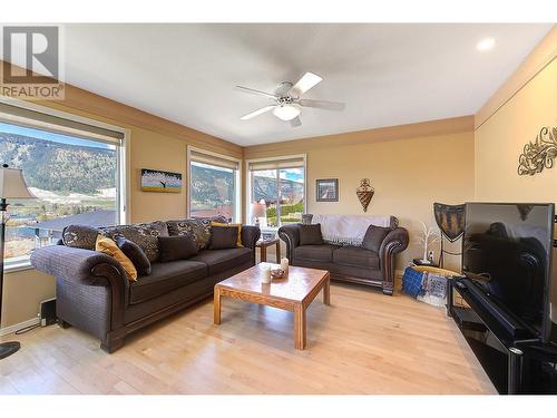 15718 Greenhow Road, Lake Country, BC - Indoor Photo Showing Living Room