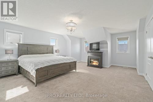 #165 -200 Kingfisher Dr, Mono, ON - Indoor Photo Showing Bedroom