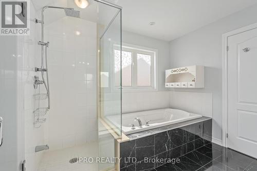 165 - 200 Kingfisher Drive, Mono, ON - Indoor Photo Showing Bathroom