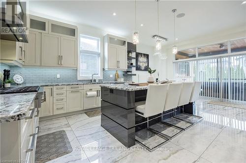 6584 French Ave, London, ON - Indoor Photo Showing Kitchen With Upgraded Kitchen