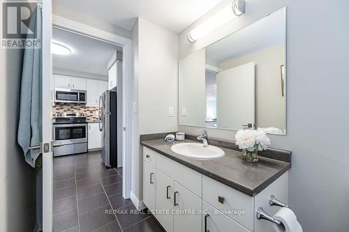 #909 -53 Arthur St S, Guelph, ON - Indoor Photo Showing Bathroom