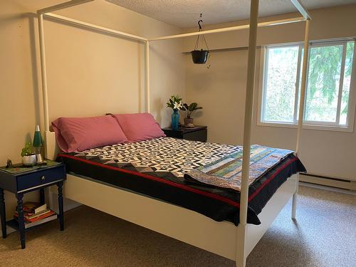 441 Richards Street   W, Nelson, BC - Indoor Photo Showing Bedroom