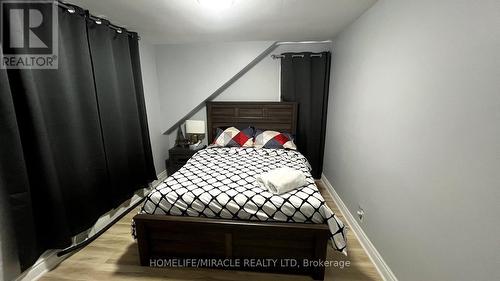 5659 Robinson Street, Niagara Falls, ON - Indoor Photo Showing Bedroom