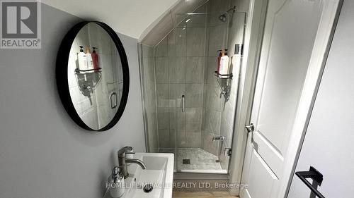 5659 Robinson Street, Niagara Falls, ON - Indoor Photo Showing Bathroom