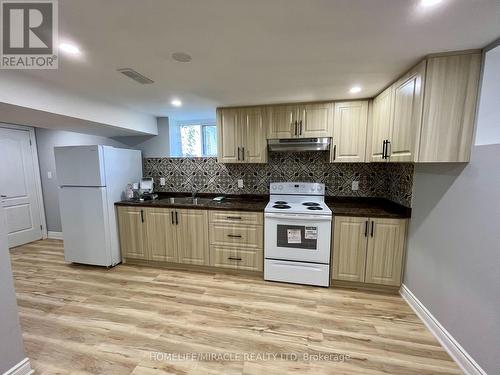 5659 Robinson Street, Niagara Falls, ON - Indoor Photo Showing Kitchen