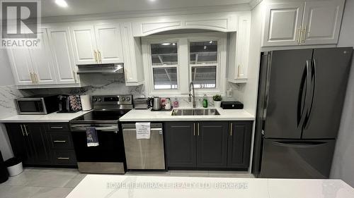 5659 Robinson Street, Niagara Falls, ON - Indoor Photo Showing Kitchen
