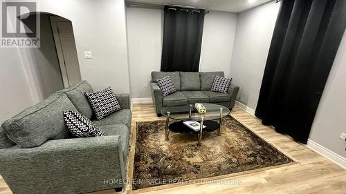 5659 Robinson Street, Niagara Falls, ON - Indoor Photo Showing Living Room
