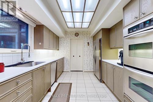 213 Lord Seaton Rd, Toronto, ON - Indoor Photo Showing Kitchen