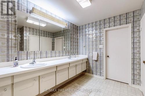 213 Lord Seaton Rd, Toronto, ON - Indoor Photo Showing Bathroom