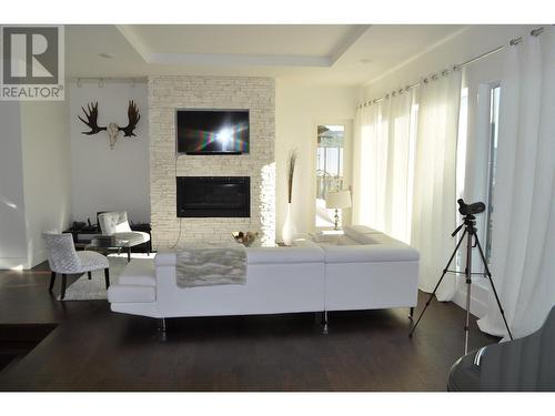 1843 Diamond View Drive, West Kelowna, BC - Indoor Photo Showing Living Room With Fireplace